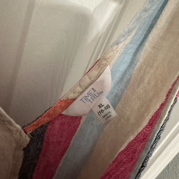 Time & true size xlarge tank - Picture 3 of 3